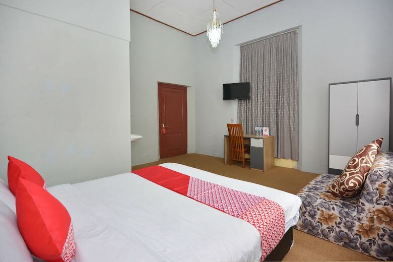Hostal Oyo 1303 Golden Inn 2