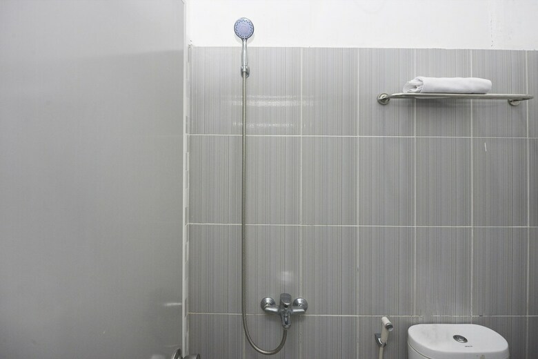 Hostal Oyo 1303 Golden Inn 2