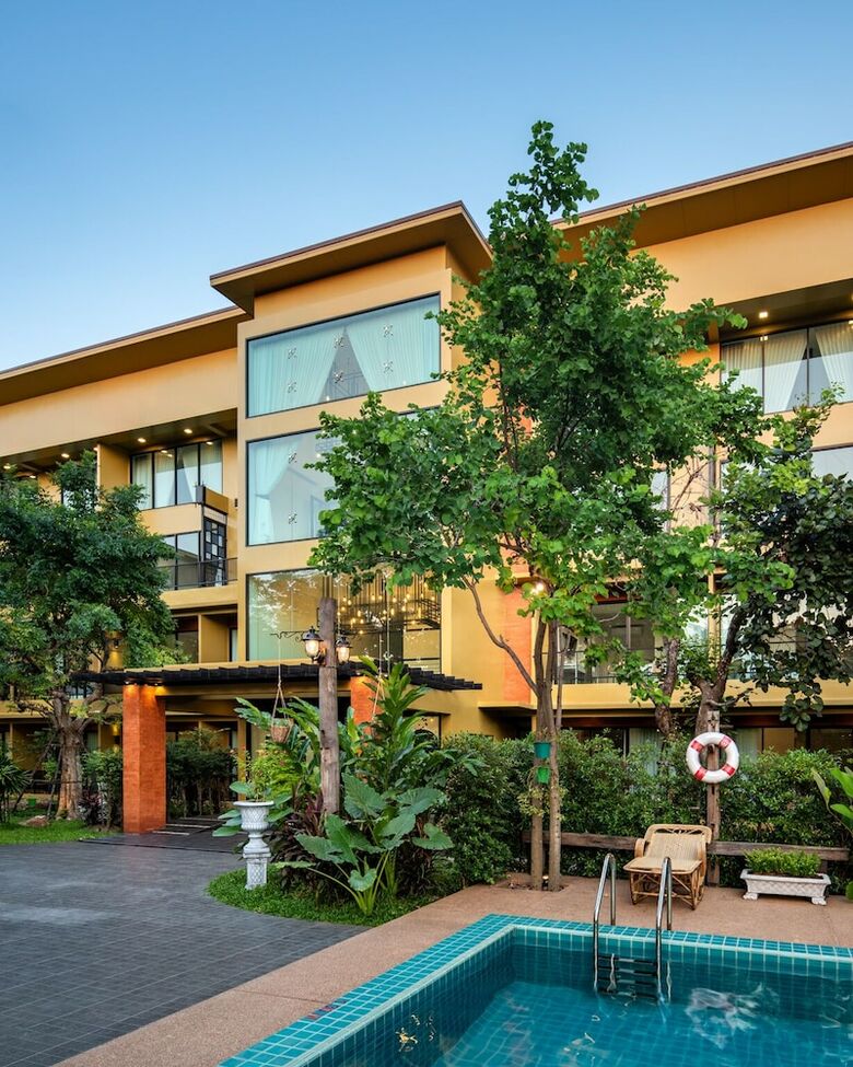 T-rex Burirum Boutique Hotel