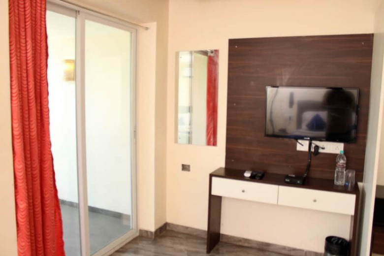 Hotel Alegria Whitehouse Mambakkam