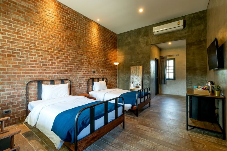 Hotel The Barn Huahin