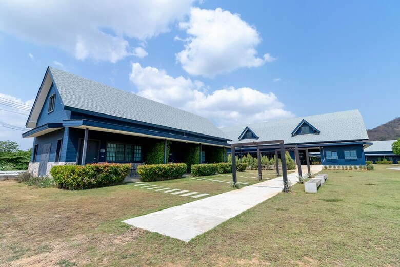 Hotel The Barn Huahin