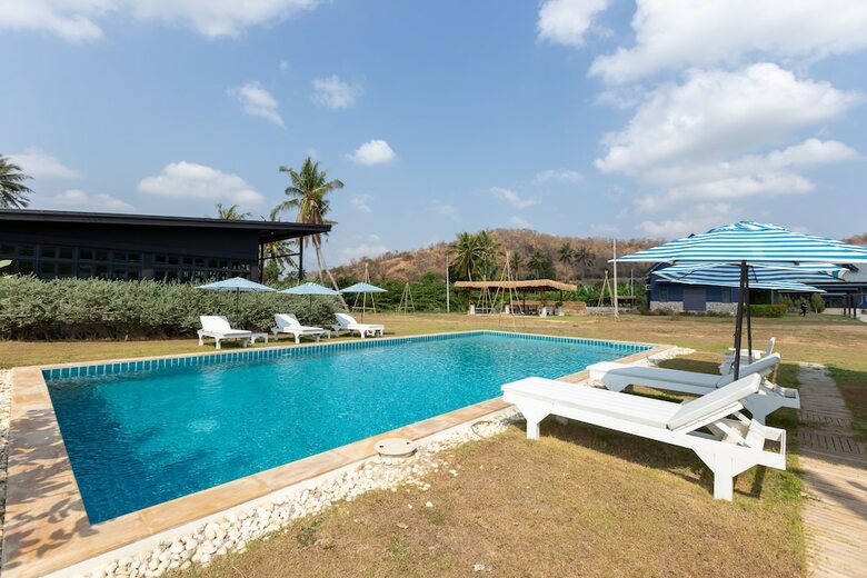 Hotel The Barn Huahin