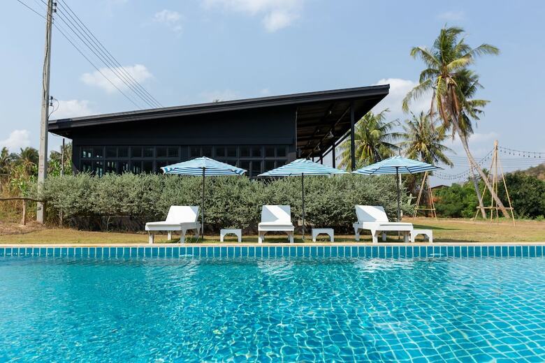 Hotel The Barn Huahin