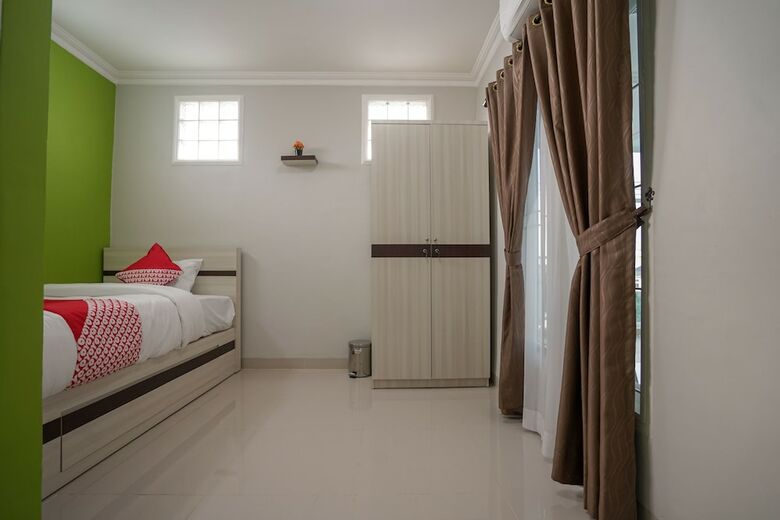 Hotel Oyo 948 Vivi Residence Syariah II