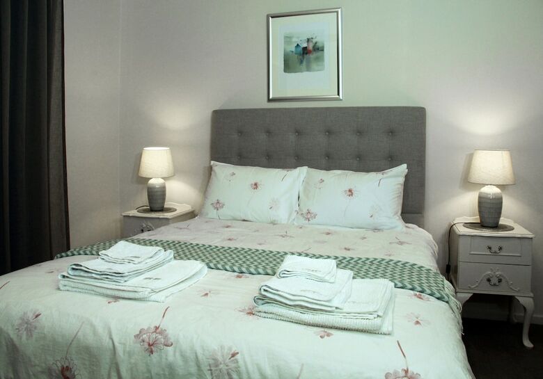 Adelaide Central Apartment - 3br, 2bath & Carpark