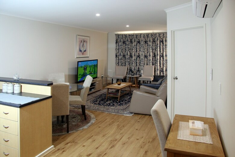 Adelaide Central Apartment - 3br, 2bath & Carpark