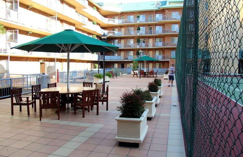 Adelaide Central Apartment - 3br, 2bath & Carpark