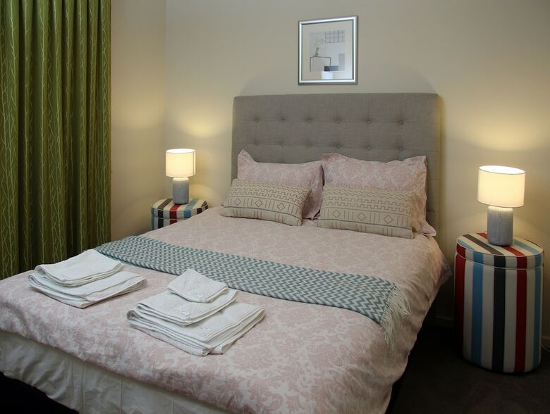 Adelaide Central Apartment - 3br, 2bath & Carpark