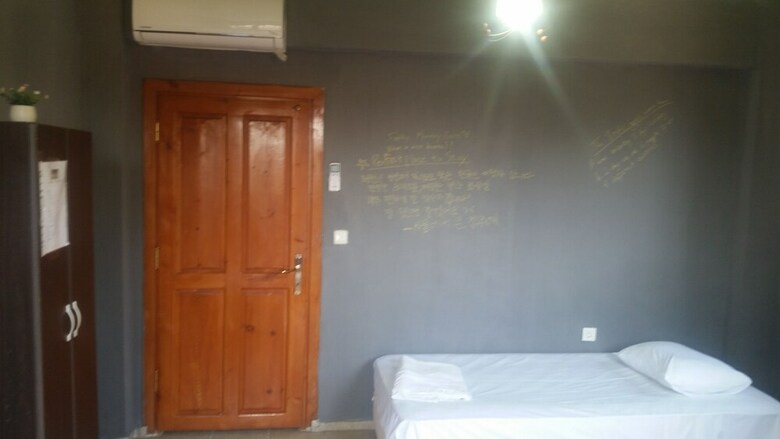 Hostal Funky Monkey Hostel & Pub Antalya - Adults Only
