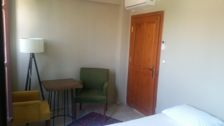 Hostal Funky Monkey Hostel & Pub Antalya - Adults Only