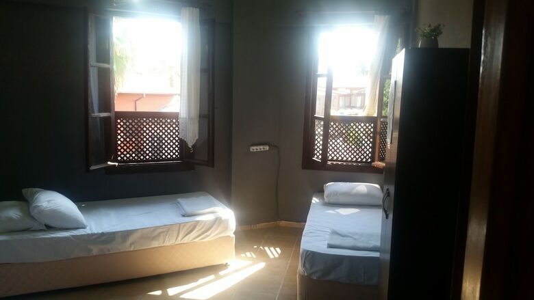 Hostal Funky Monkey Hostel & Pub Antalya - Adults Only