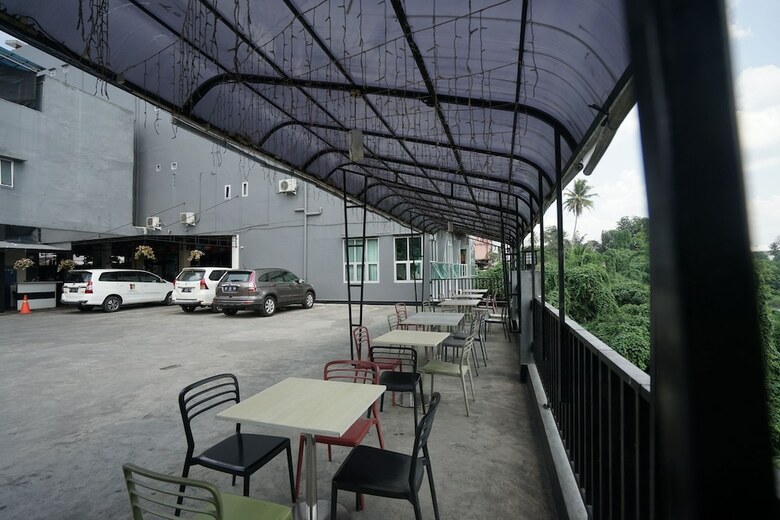 Hostal Oyo 1328 Hotel City
