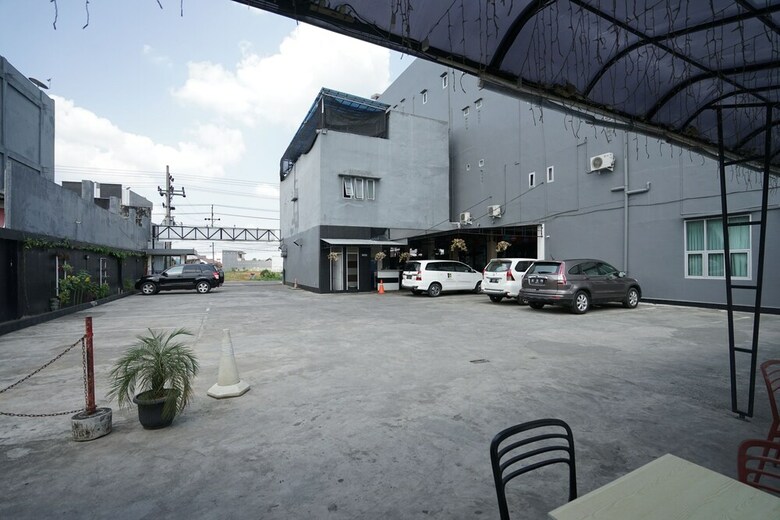 Hostal Oyo 1328 Hotel City