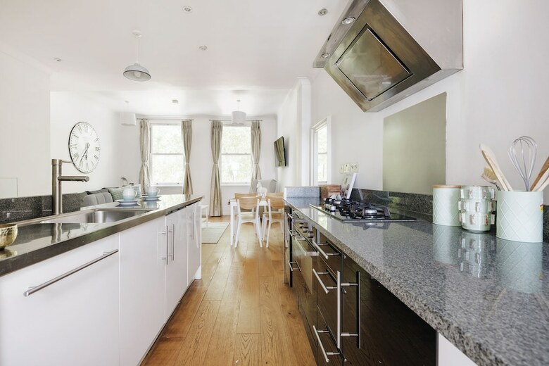 Stamford Brook Apartments