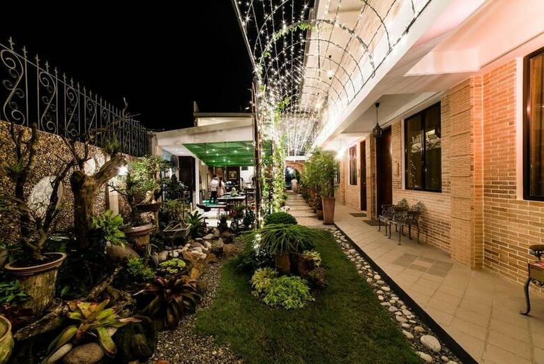 Bed & Breakfast Gwandalan House