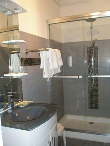 Hotel Logis - Le Clement V