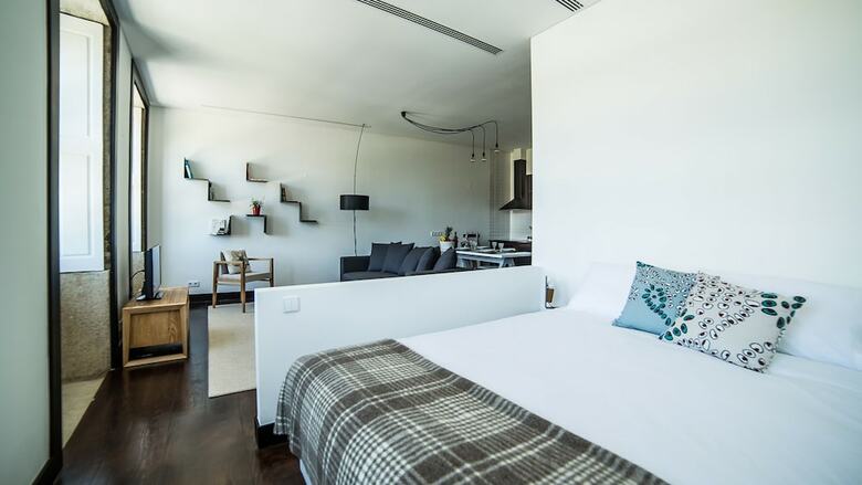 Tripas-cora��o, Cl�rigos Apartment