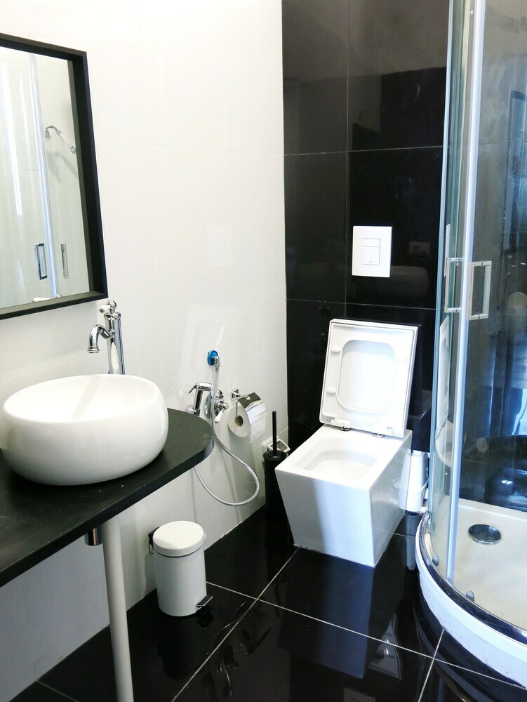 Nik King Rooms