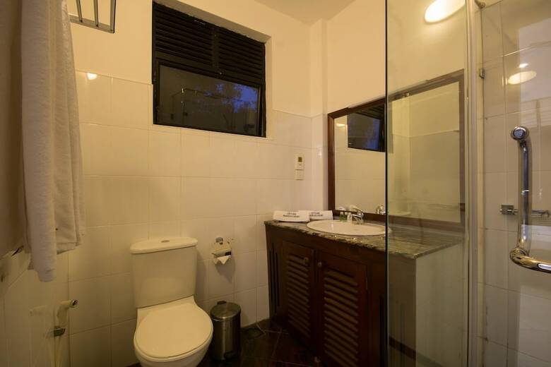 Hotel Ceyloni Panorama Resort