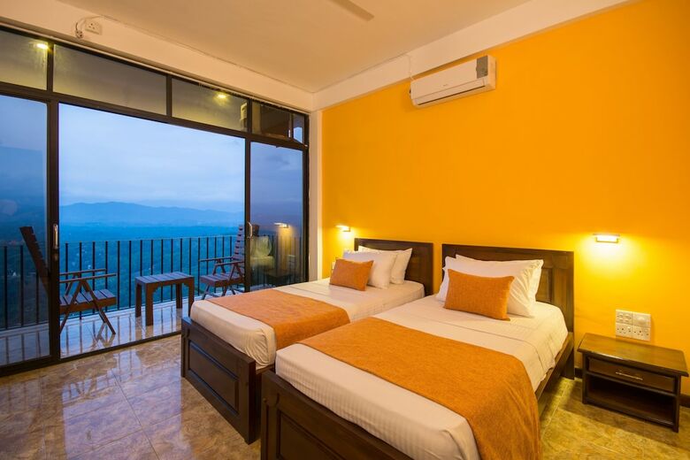 Hotel Ceyloni Panorama Resort
