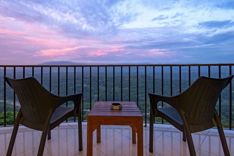 Hotel Ceyloni Panorama Resort