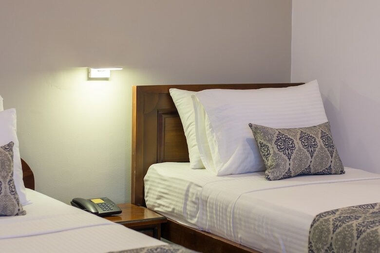 Hotel Ceyloni Panorama Resort