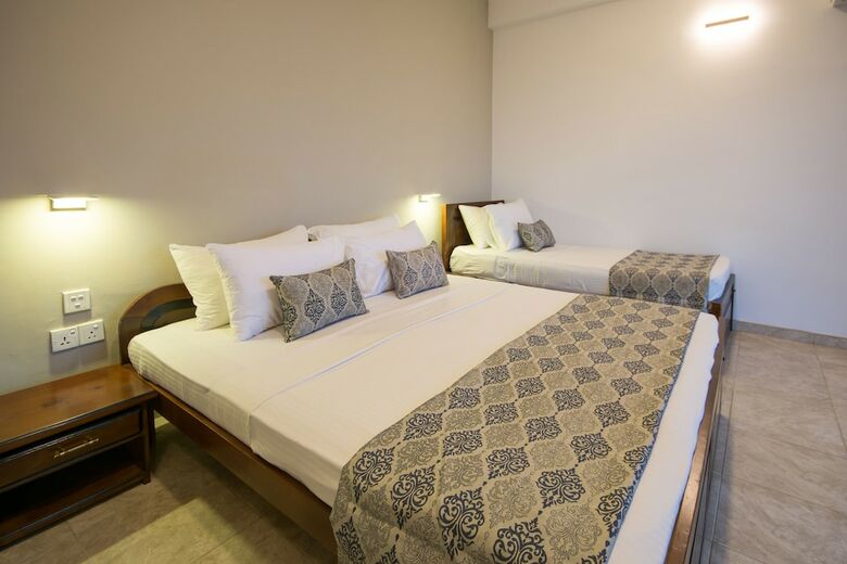 Hotel Ceyloni Panorama Resort