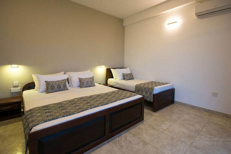 Hotel Ceyloni Panorama Resort