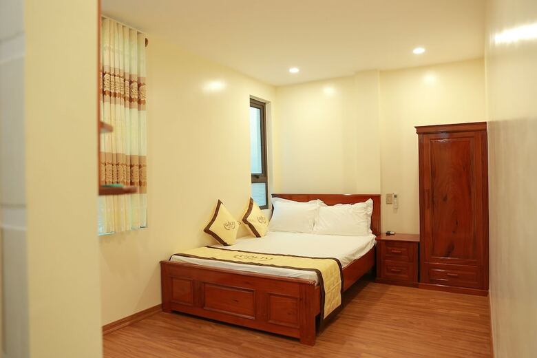 Gold Hotel