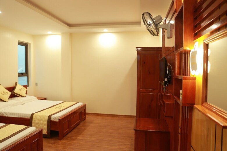 Gold Hotel