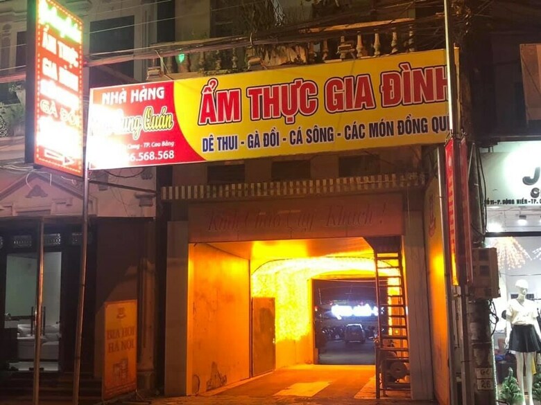 Gold Hotel