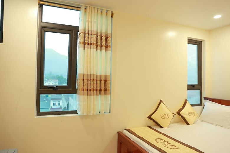 Gold Hotel