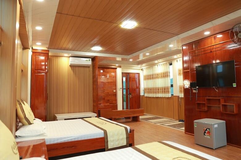 Gold Hotel