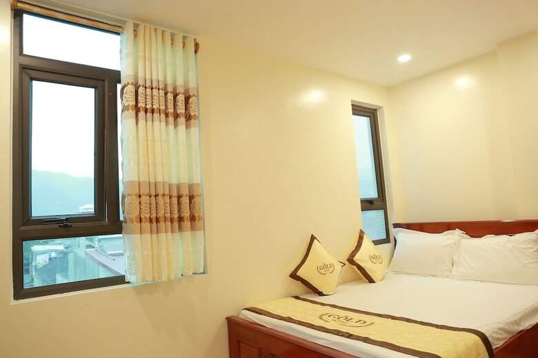 Gold Hotel