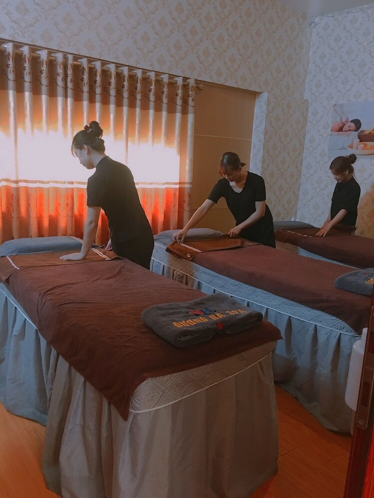 Gold Hotel
