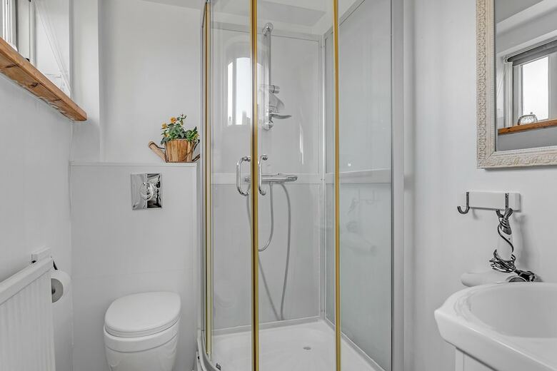 Hotel Vatnsholt - Guest House