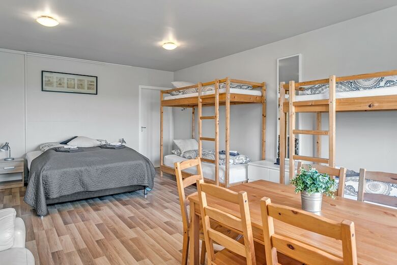 Hotel Vatnsholt - Guest House