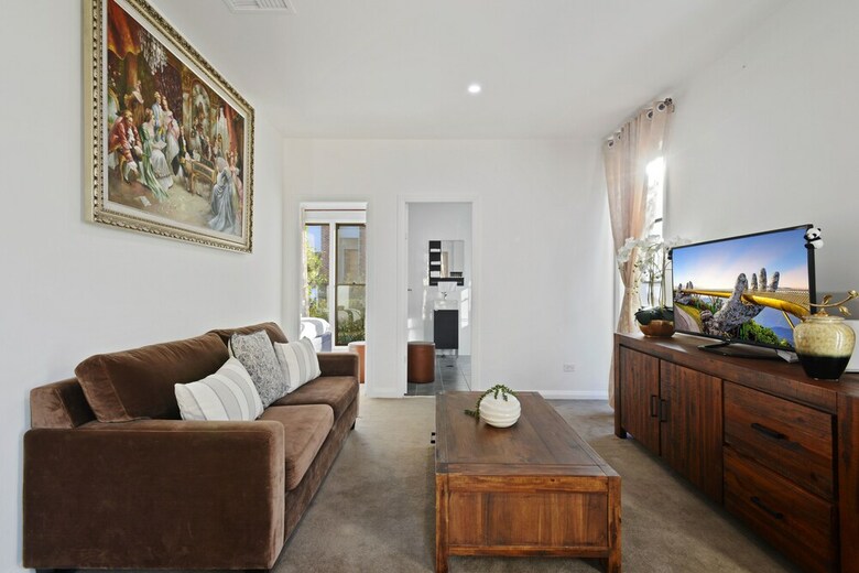 Homehotel Cozy Duplex In Serene Suburb
