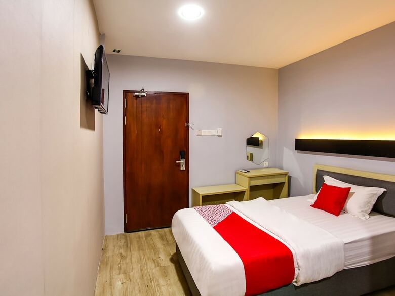 Hotel Oyo 44066 Unikarya Lodge