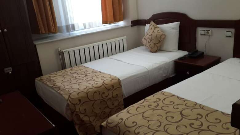 Lal Hotel
