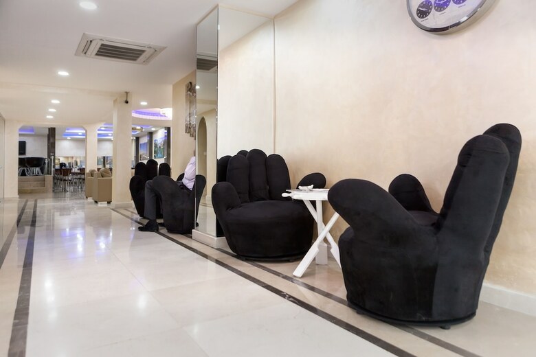 Lal Hotel
