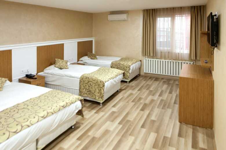 Lal Hotel