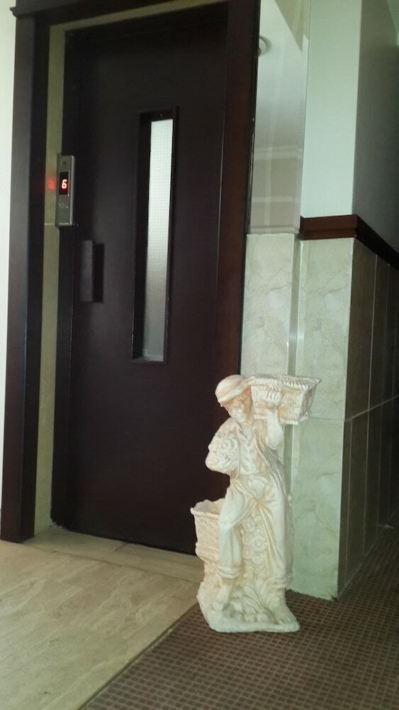 Lal Hotel