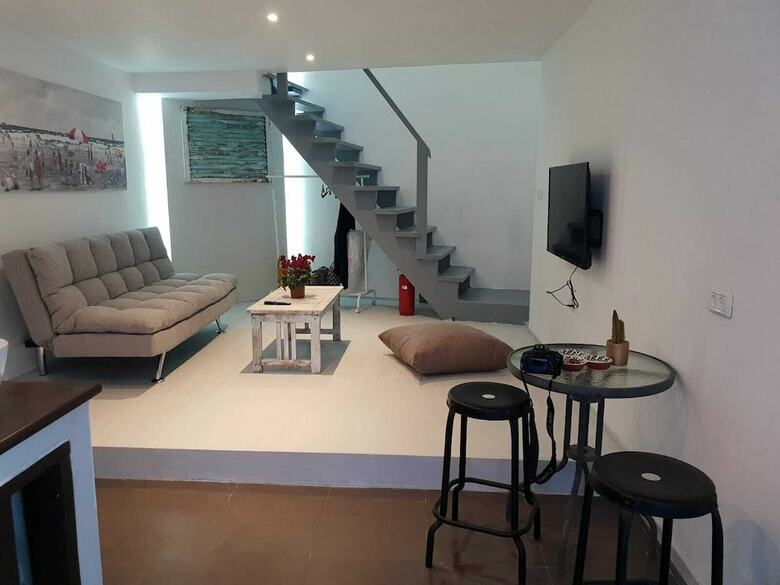 Beautiful Garden Apartment