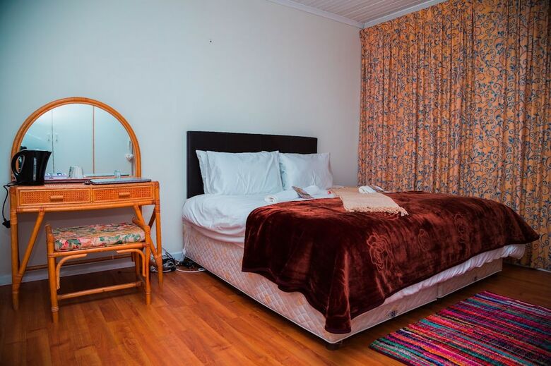 Hotel Queen Julie Lodge