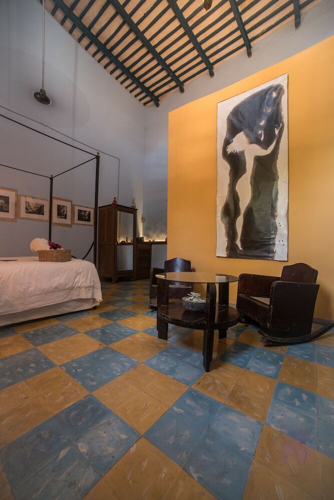 Imix Hotel