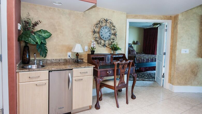 Fantastic Two Bedroom/ Two Bathroom - Unit Crb1001