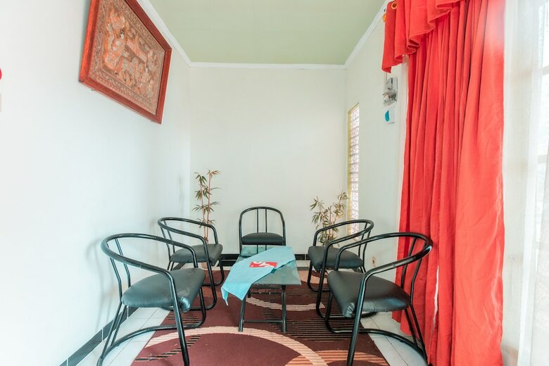 Hostal Oyo 1319 Griya Si Doel