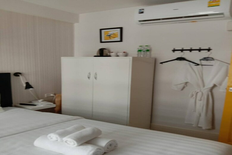 Hotel Oyo 960 The Urban Age Deluxe